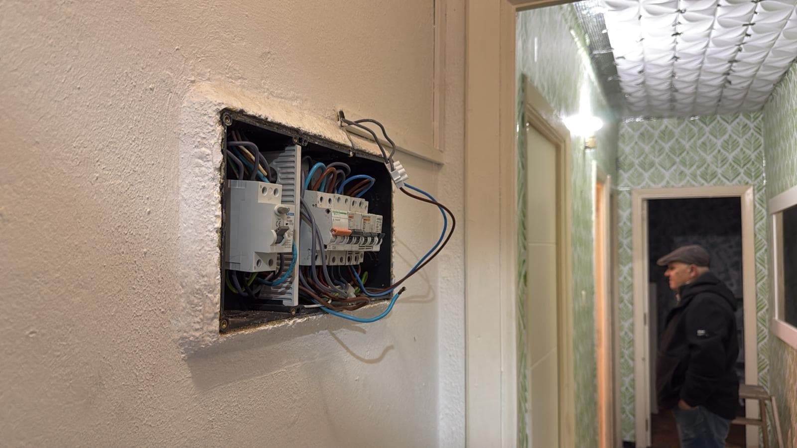 Trabajo de electricidad - red HogarAssist
