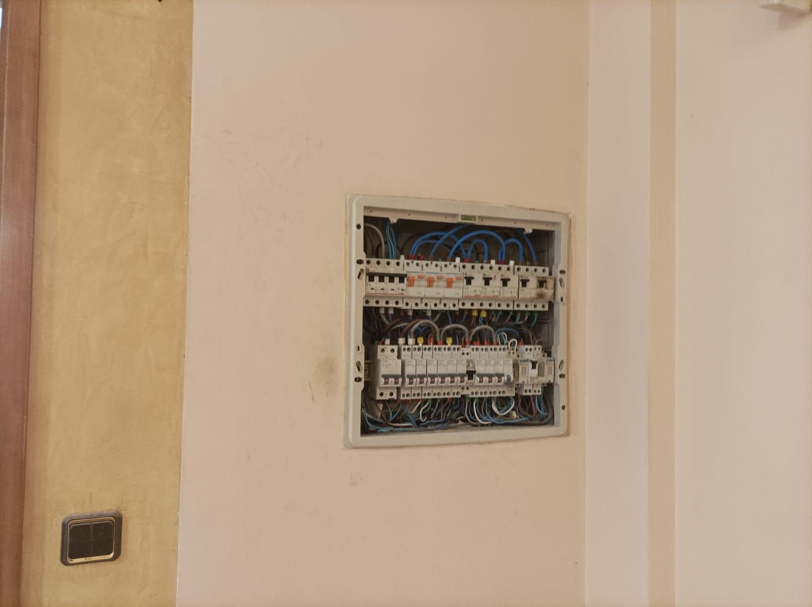 Trabajo de electricidad - red HogarAssist