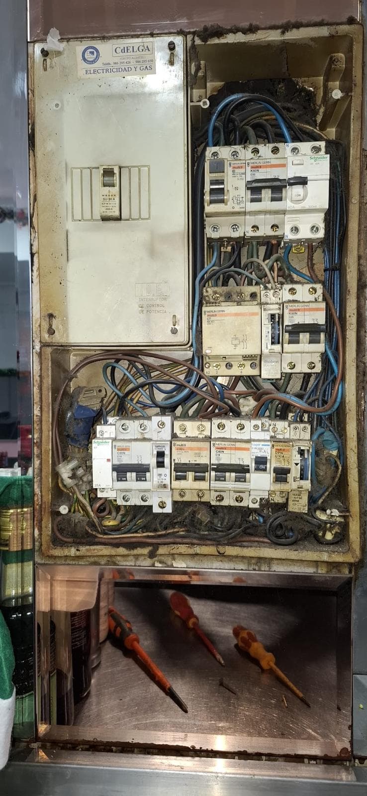 Trabajo de electricidad - red HogarAssist