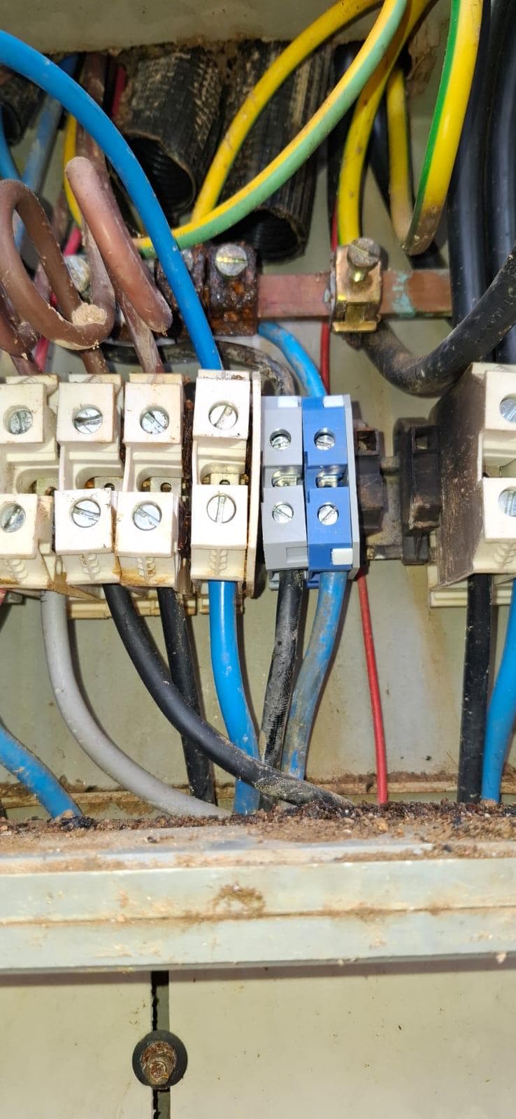 Trabajo de electricidad - red HogarAssist